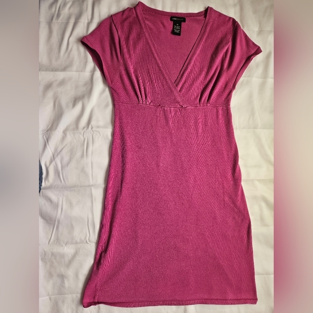 BCBG Maxazaria Womens Pink Deep V-neck Short Sleeve Sweater Dress Size Medium